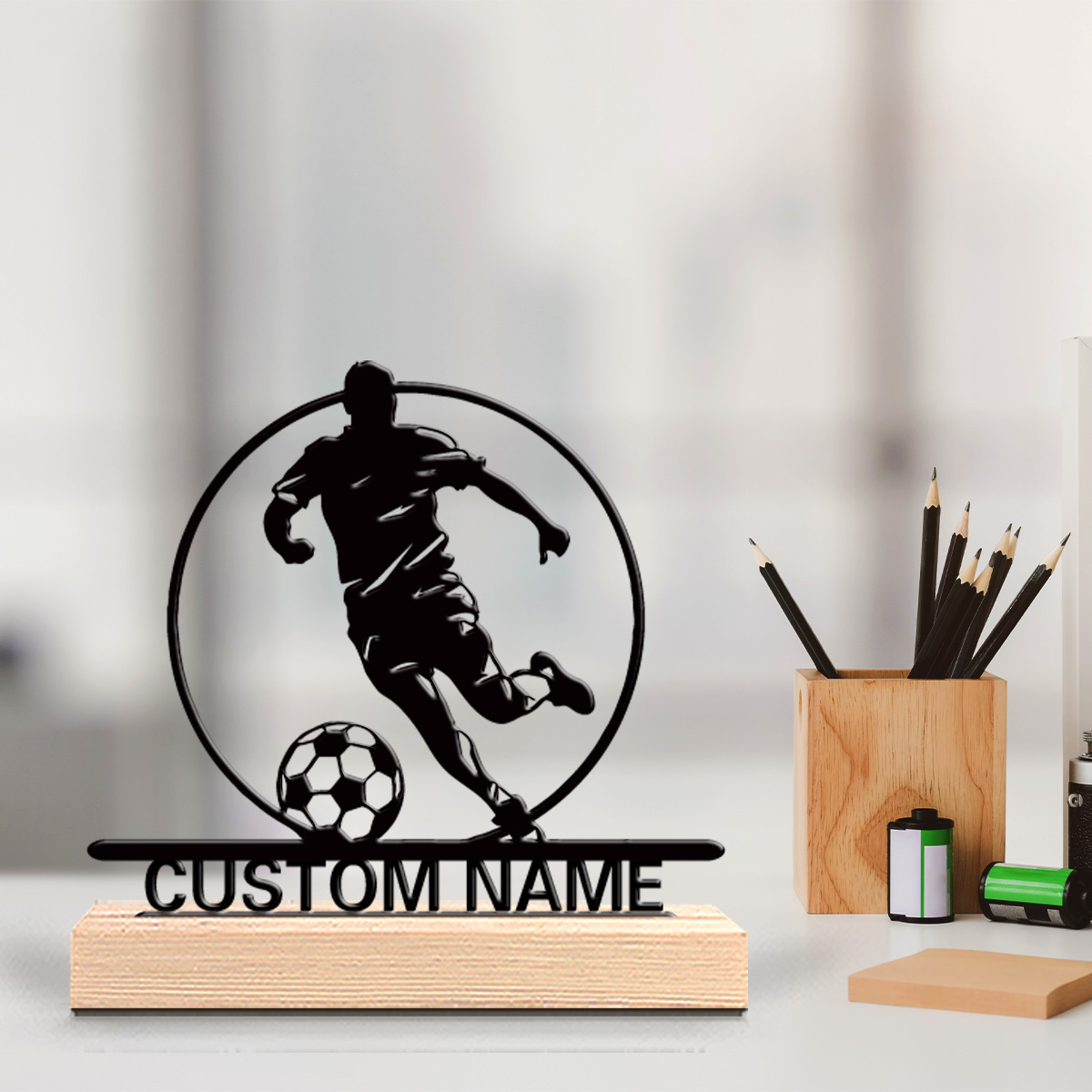 Home Decor Furniture - カスタムサッカー選手メタル像（名前入り）、木製台座付きテーブルデコレーション、サッカーファンへのギフト、誕生日/祝日/自宅/オフィス装飾