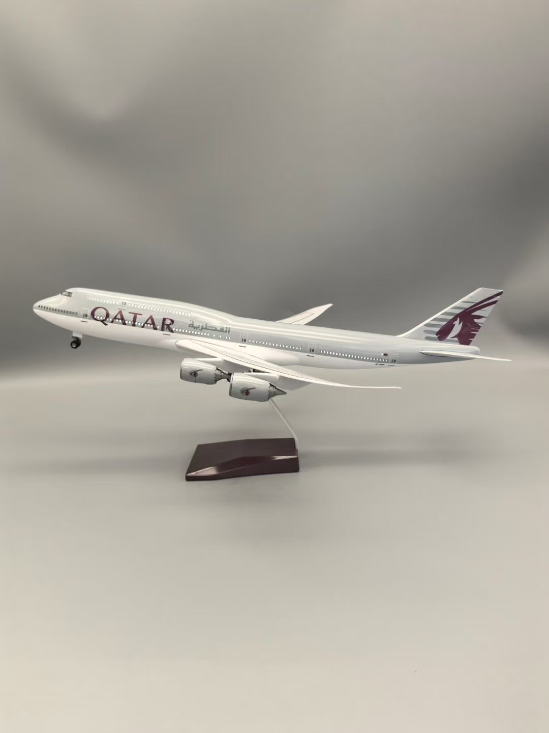 飛行機モデル 1:130 スケールボーイング航空機 B747 - Home Decor Qatar のレビューと価格
