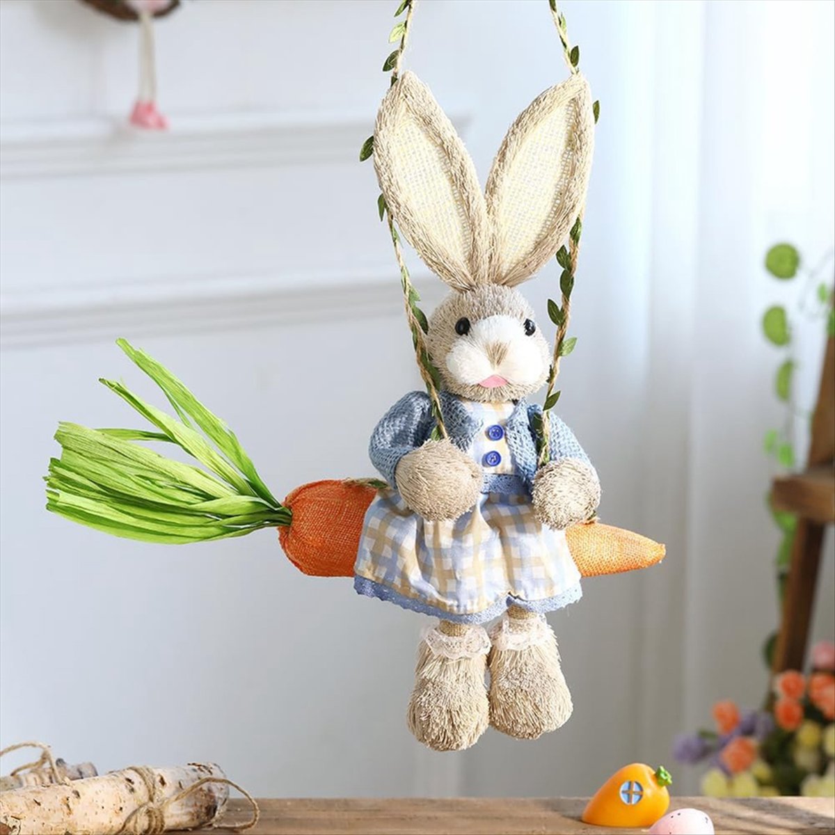 イースターストローバニーフィギュア、ニンジンの上にストローが - Home Decor Statue のレビューと価格