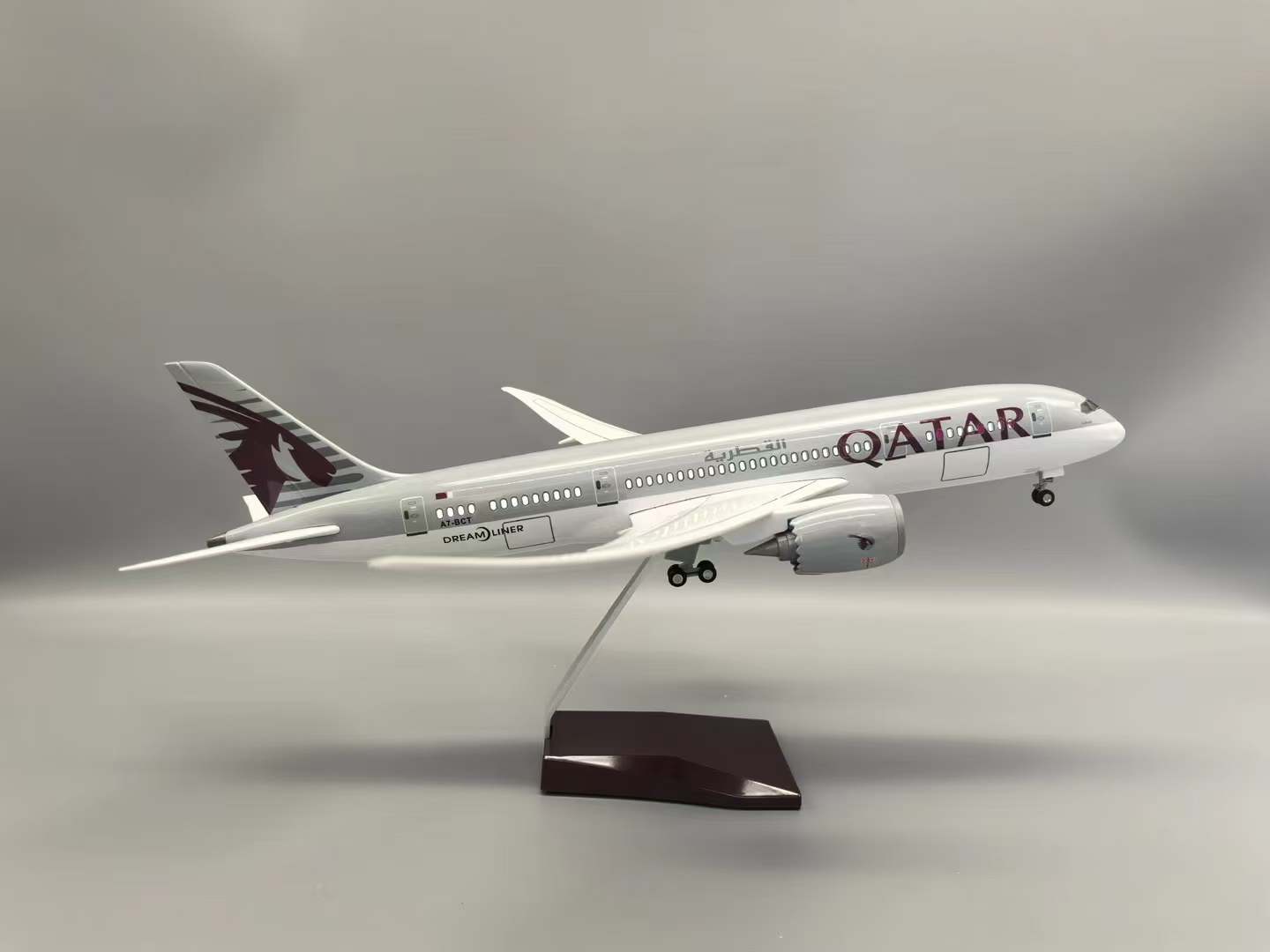 47cm 1/130スケール カタールB787 レジン製ダイ - Home Decor Qatar のレビューと価格