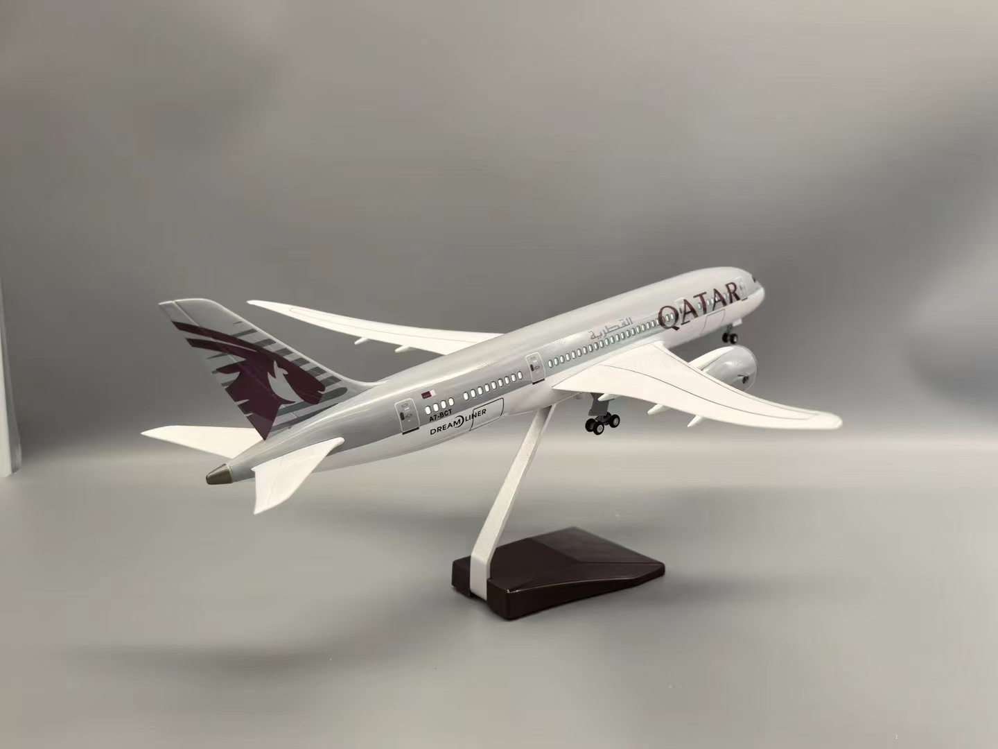 47cm 1/130スケール カタールB787 レジン製ダイ - Home Decor Qatar のレビューと価格