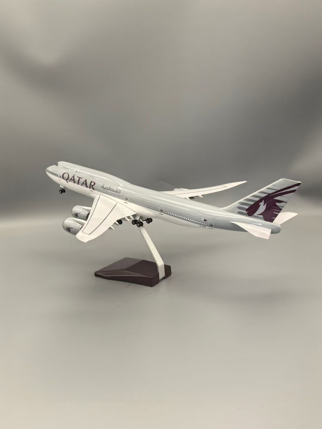 B747 飛行機モデル 1:130 スケール航空機カタールダ - Home Decor Qatar のレビューと価格