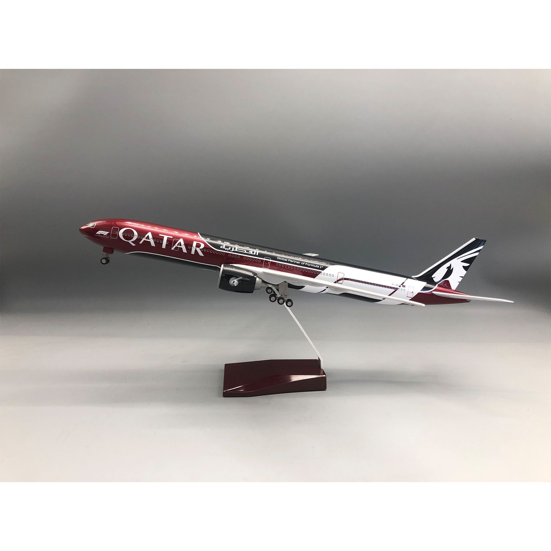 B777-300 カタール航空モデル飛行機 ダイキャスト樹脂 - Home Decor Qatar のレビューと価格