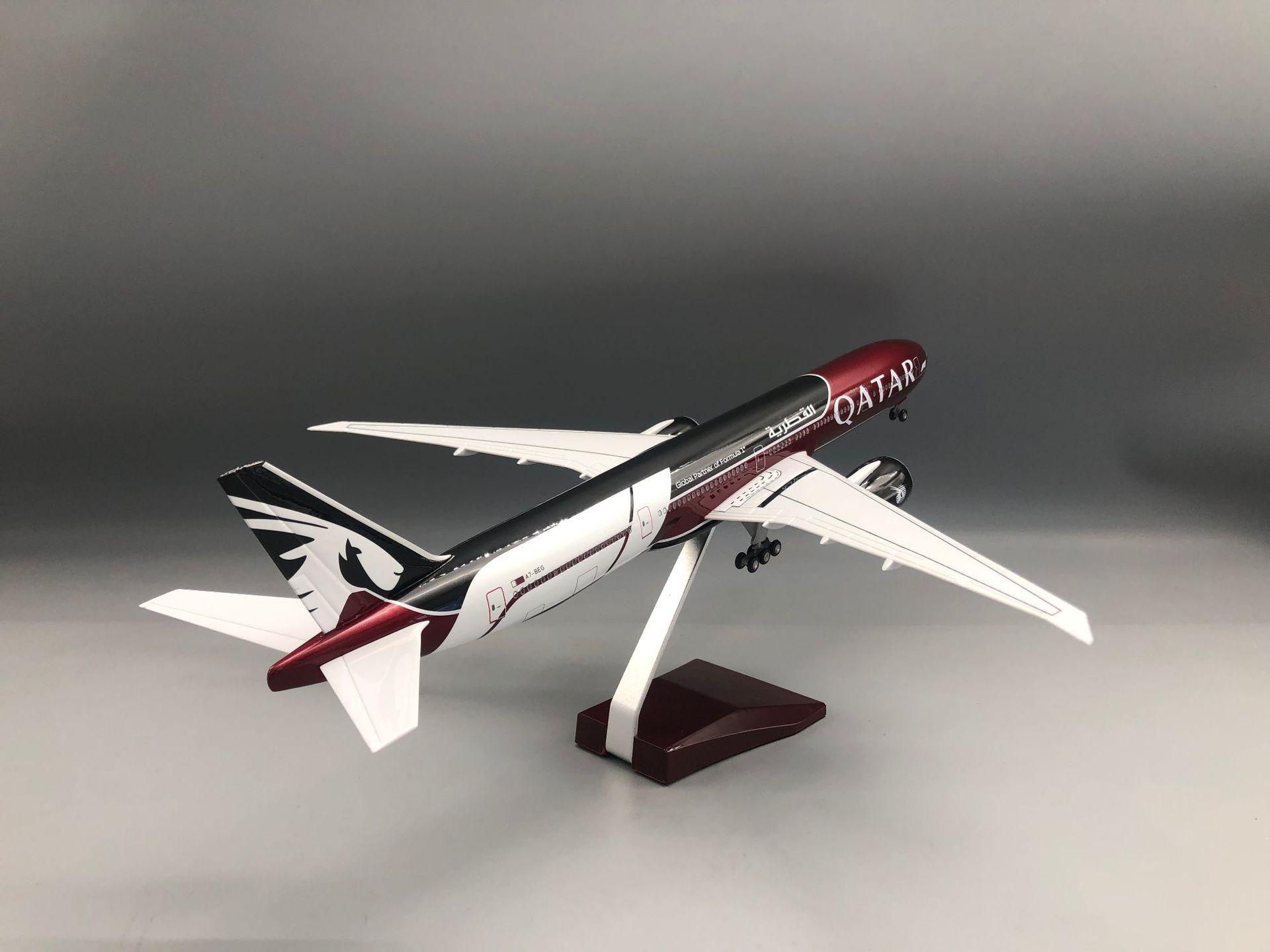 B777-300 カタール航空モデル飛行機 ダイキャスト樹脂 - Home Decor Qatar のレビューと価格