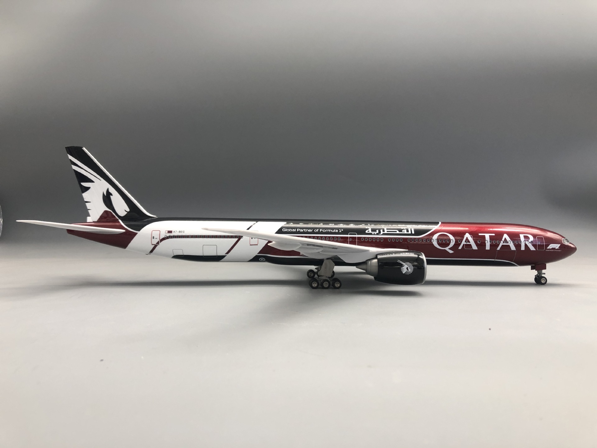 B777-300 カタール航空モデル飛行機 ダイキャスト樹脂 - Home Decor Qatar のレビューと価格